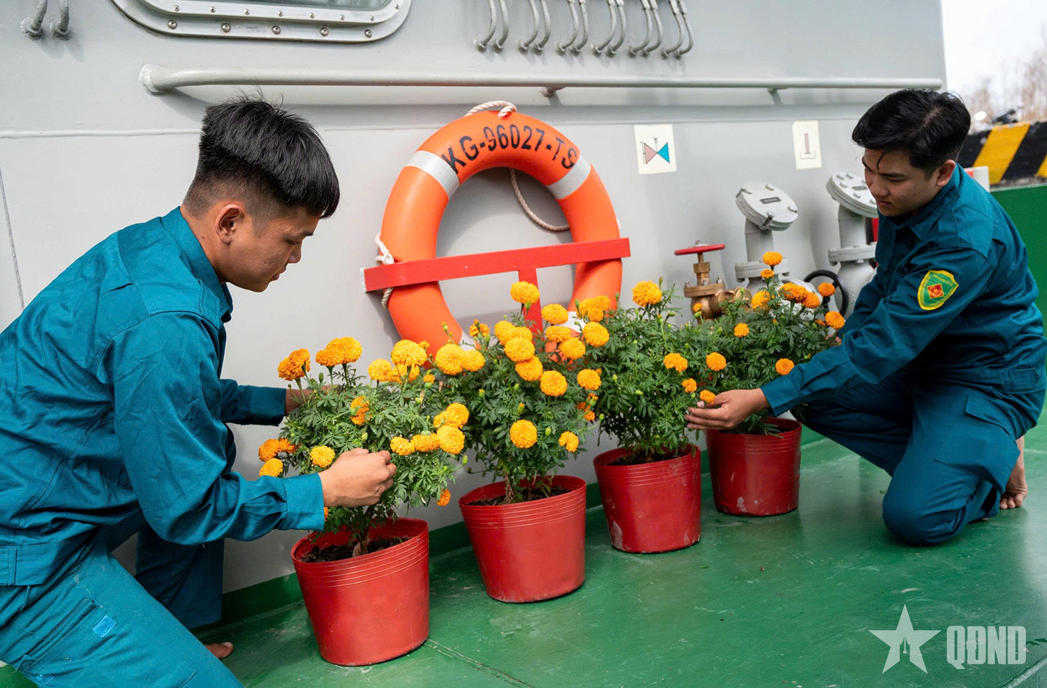 Tết giữa trùng khơi